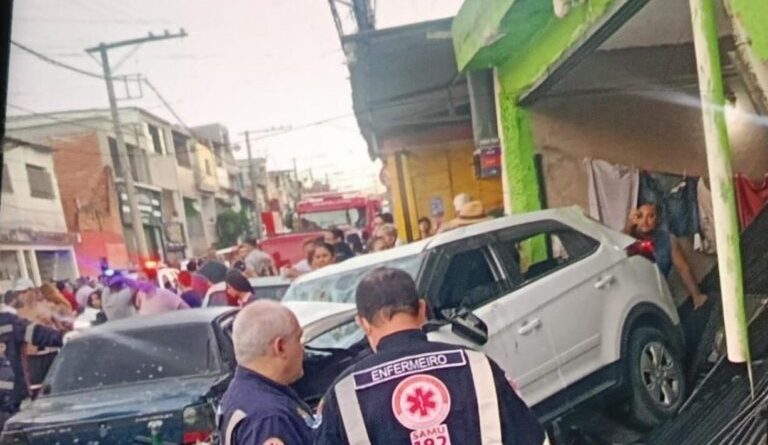 Em Diadema, carro invade calçada, bate contra muro e tira a vida de duas crianças - 2026-04-03 21:41:36