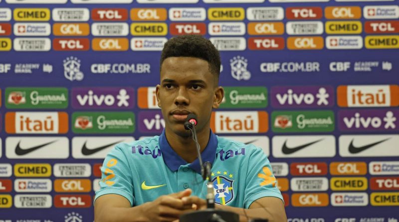 Estevão tem lesão simples e não preocupa para Copa - 2026-04-19 12:14:07