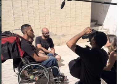 Exemplo de Superação: Record TV grava rotina de entregador cadeirante do ABC - 2026-04-16 17:53:57