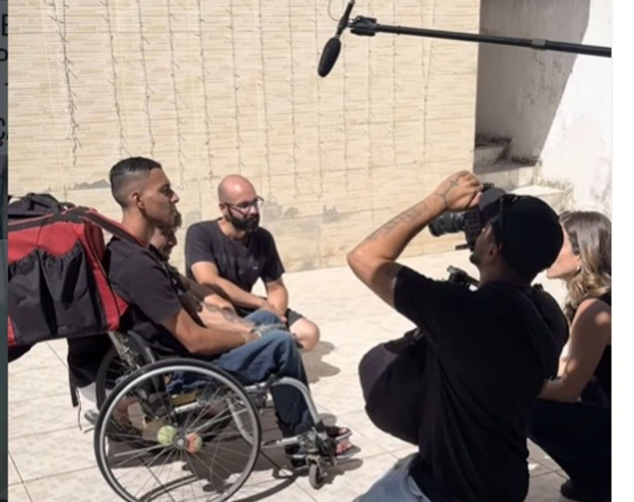 Exemplo de Superação: Record TV grava rotina de entregador cadeirante do ABC