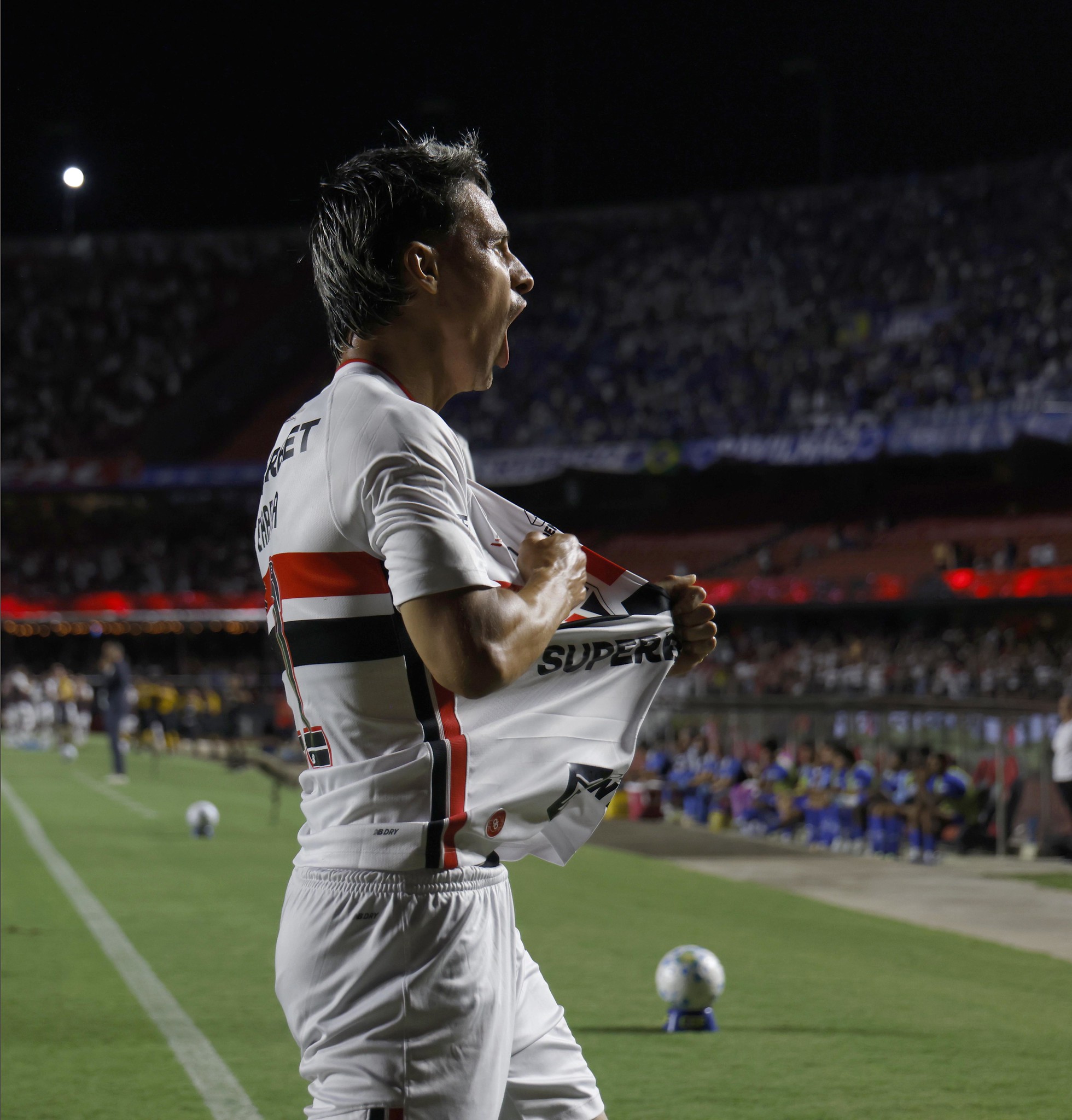 Ferreirinha exalta equipe e explica gol com “quebrada de pé”