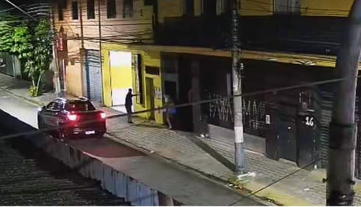 Homem é preso em Santo André após fazer disparos contra travesti e funcionário de hotel