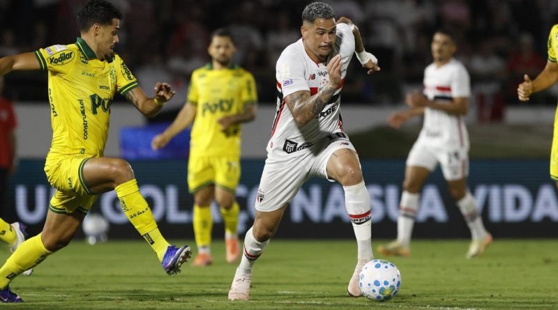 Luciano salva e São Paulo volta a vencer no Brasileirão - 2026-04-25 23:11:07