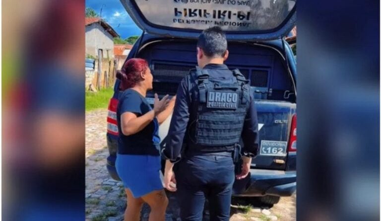 Mãe chora ao ver filho ser preso pela segunda vez - 2026-04-16 23:49:18