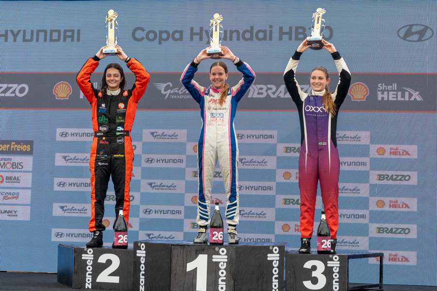 Rafa Catelan/Agência Fórmula Grün Manu Clauset mantém liderança na Copa Hyundai HB20