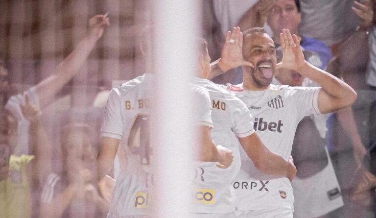 Moisés diz que Santos merece estar na parte de cima da tabela - 2026-04-11 22:57:57