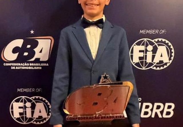 Rafael Guimarães recebe troféu de destaque nacional no kartismo - 2026-03-31 21:57:42