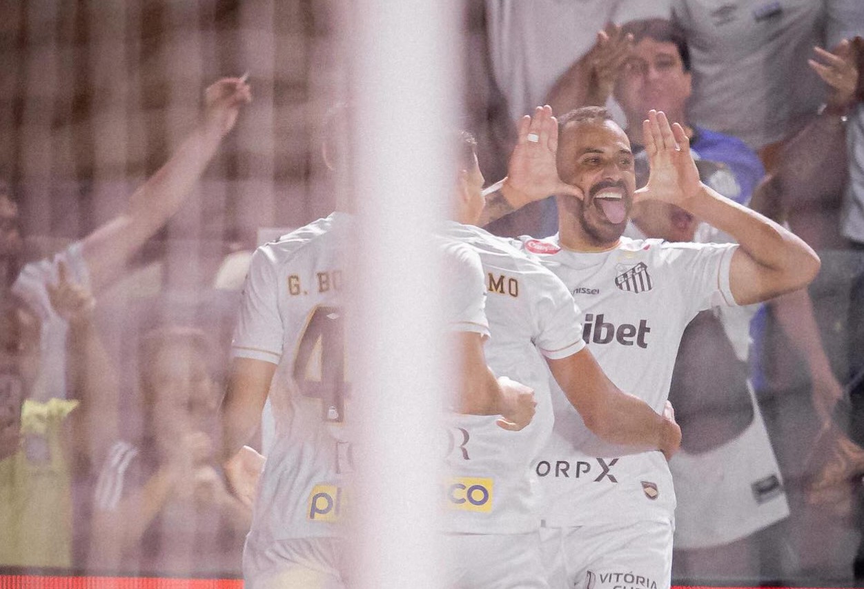 Raul Baretta / Santos “Santos não é para a parte de baixo tabela”, diz Moisés