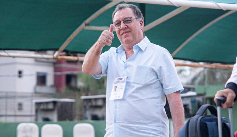 Santos paga 50% dos atrasados antes de estreia - 2026-04-08 14:39:44