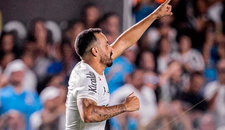 Santos vence Galo em casa e avança no Brasileirão - 2026-04-11 22:30:38