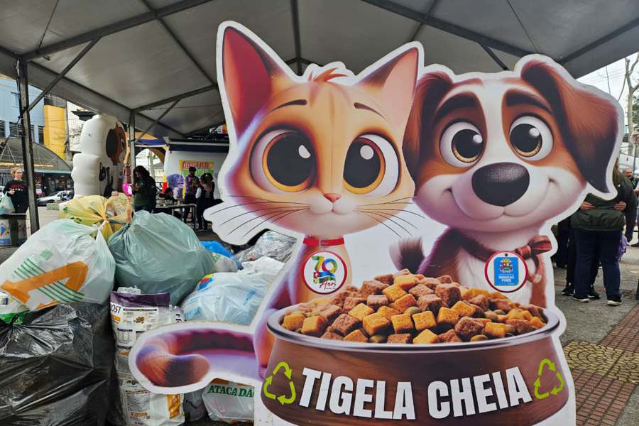 Tigela Cheia troca garrafas PET por ração e estimula economia circular
