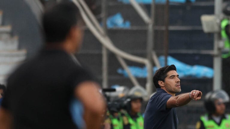 Abel Ferreira é punido pela CONMEBOL; veja a multa