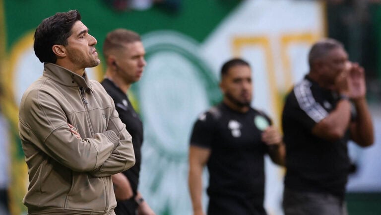 Abel Ferreira reclama da arbitragem e diz que o jogo não deveria ter acontecido