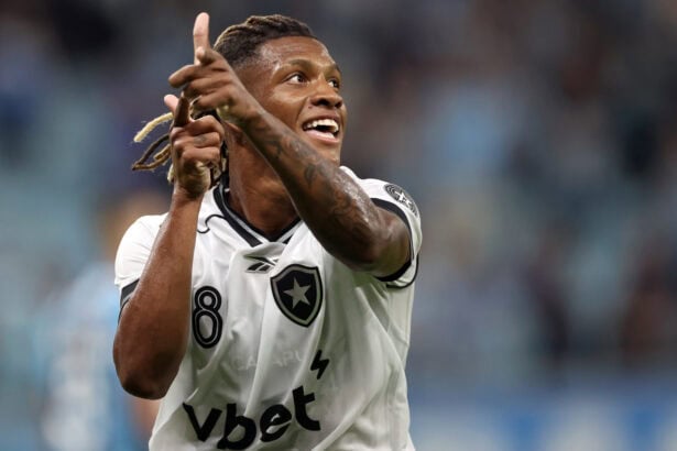 Alvo do Palmeiras irrita o Botafogo e é afastado