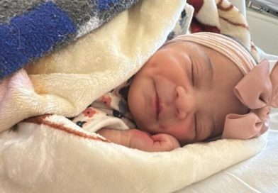 Após susto em via pública, mãe e bebê que nasceu em carro passam bem no Hospital de Urgência