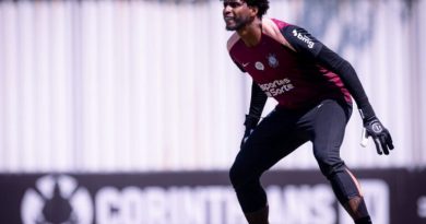 Goleiro do Corinthians sonha com Copa e expõe preparação