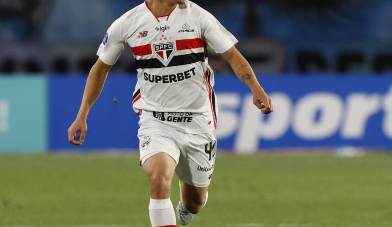 Igor Felisberto embaralha briga na lateral do São Paulo