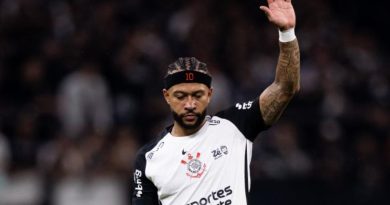 Memphis volta a jogar após 2 meses em reta final antes da Copa