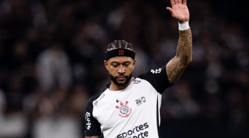 Memphis volta a jogar após 2 meses em reta final antes da Copa