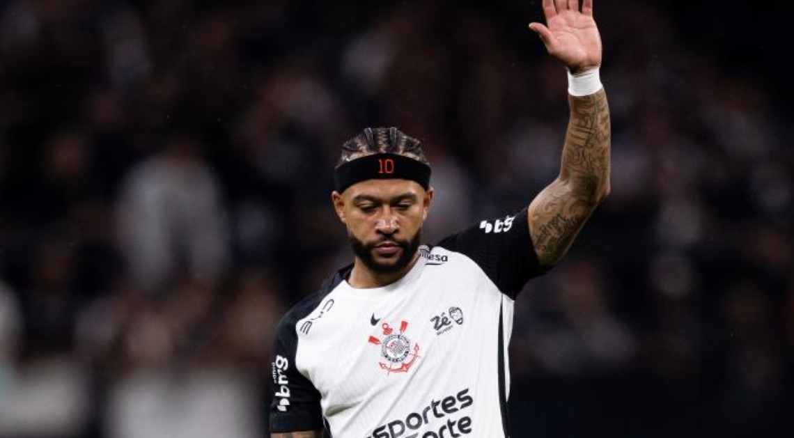 Memphis volta a jogar após 2 meses em reta final antes da Copa