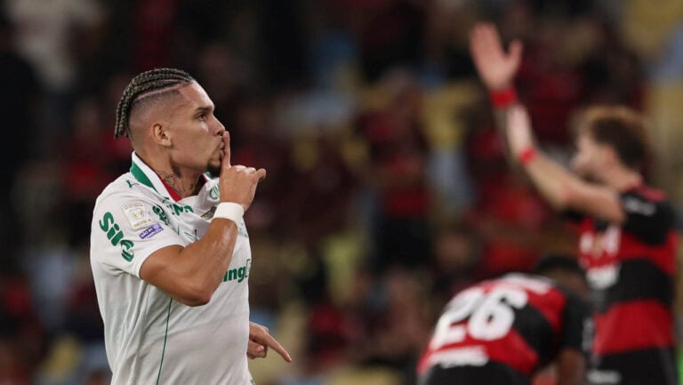 Paulinho celebra gol e retorno aos gramados: “Quase um ano sofrendo”
