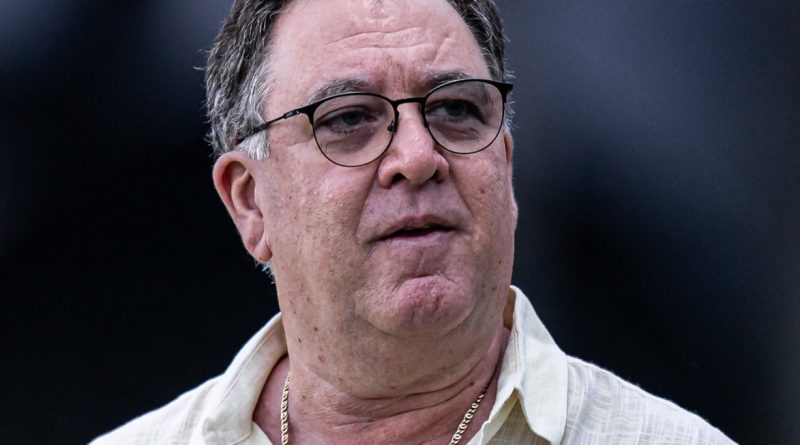 Santos: Marcelo Teixeira é cobrado por estudante
