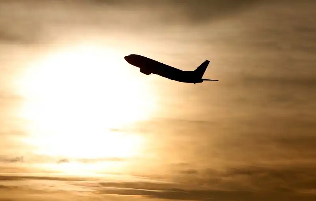 Aviação enfrenta desafios para cumprir meta climática de 2050