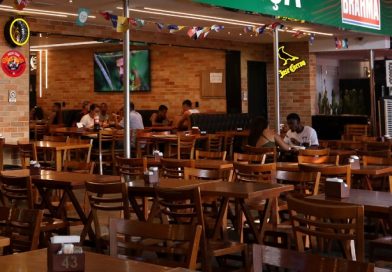 Brasil x Japão movimenta bares de SP em plena segunda-feira
