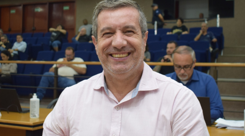 Marcel Munhoz propõe fim da taxa de religação de água