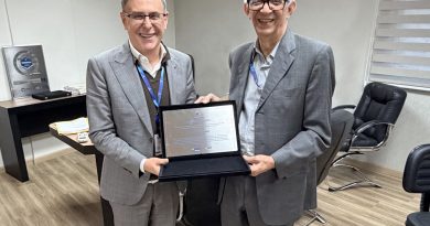 FUABC recebe distinção por indicadores em UTIs: Dr. Ricardo Carajeleascow, vice-presidente da FUABC (à esquerda), e Dr. Aldemir Humberto Soares, presidente da FUABC.