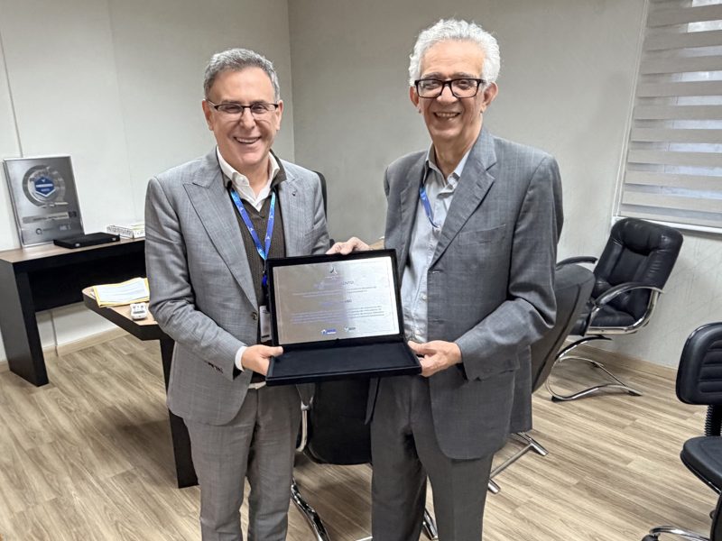 FUABC recebe distinção por indicadores em UTIs: Dr. Ricardo Carajeleascow, vice-presidente da FUABC (à esquerda), e Dr. Aldemir Humberto Soares, presidente da FUABC.