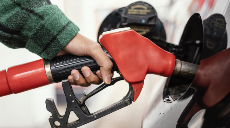 Governo adia decisão sobre fim do subsídio da gasolina