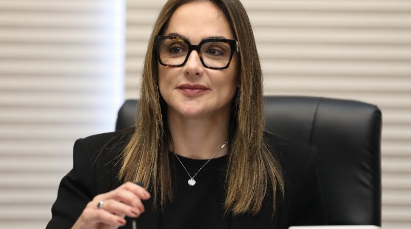 Ana Carolina Serra comemora criação da lei do Pix Pensão Alimentícia