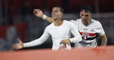 Atacante do São Paulo recebe alta após acidente de carro, mas vira desfalque