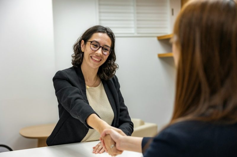 Imagem ilustrativa de entrevista de emprego