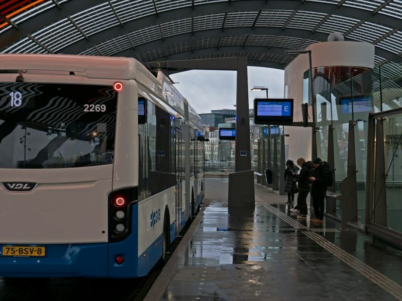 Imagem ilustrativa de terminal de transporte público