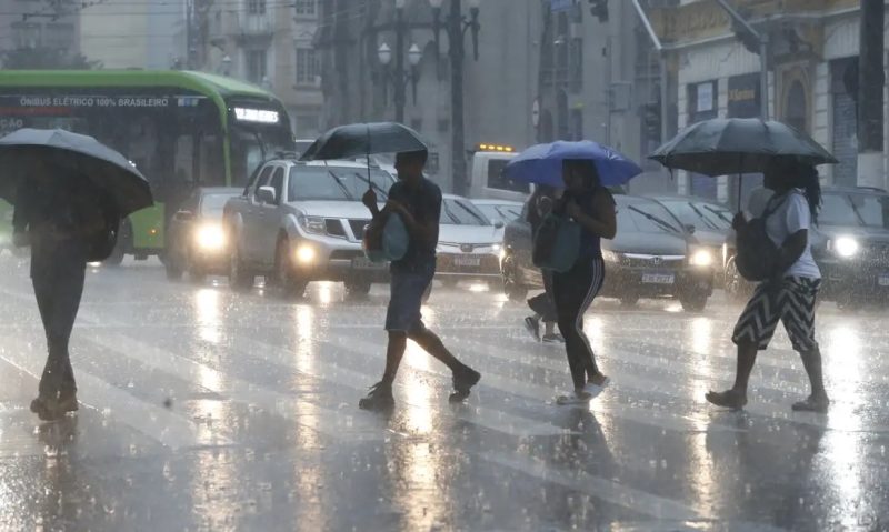 Alerta da Defesa Civil de SP prevê chuvas e granizo