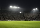 Estadio de futebol a noite com refletores (imagem ilustrativa)