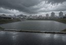 Piscinao de contencao sob chuva - imagem ilustrativa