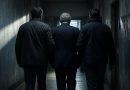 Executivo escoltado por agentes - imagem ilustrativa