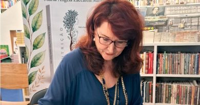 Professora lança livro sobre obesidade