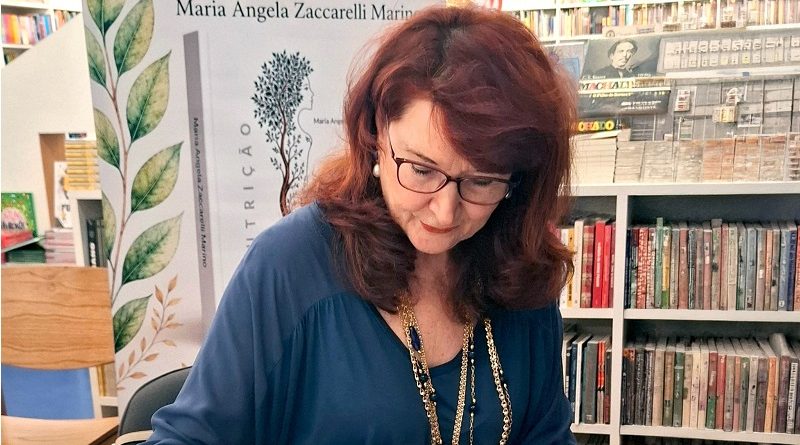Professora lança livro sobre obesidade