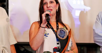 Colaboradora recebe prêmio Destaque 2026 de RH