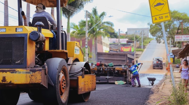 Ribeirão Pires inicia obras de novo asfalto em dois bairros