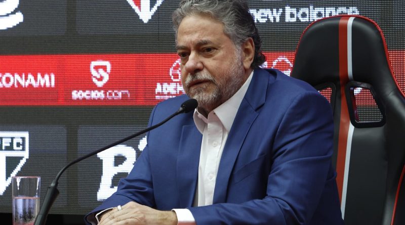 Casares processa Meta e cobra indenização por danos morais