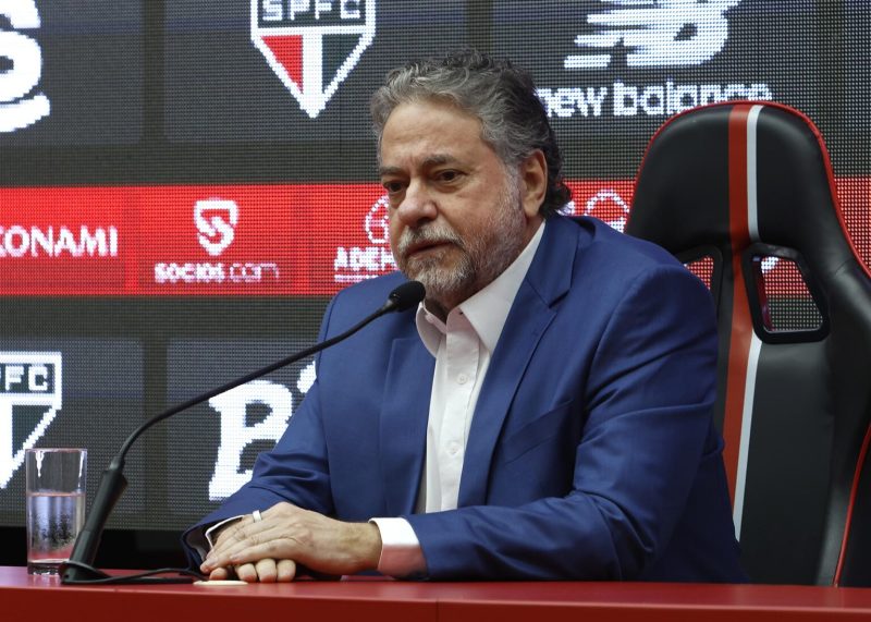 Casares processa Meta e cobra indenização por danos morais